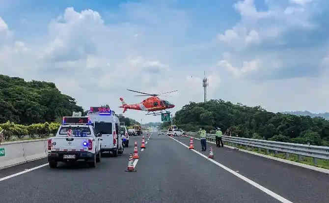 鹿寨高速公路汽车救援案例