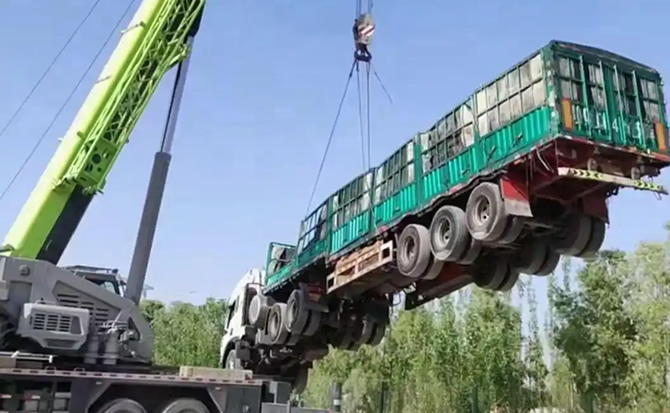 鹿寨道路脱困救援案例